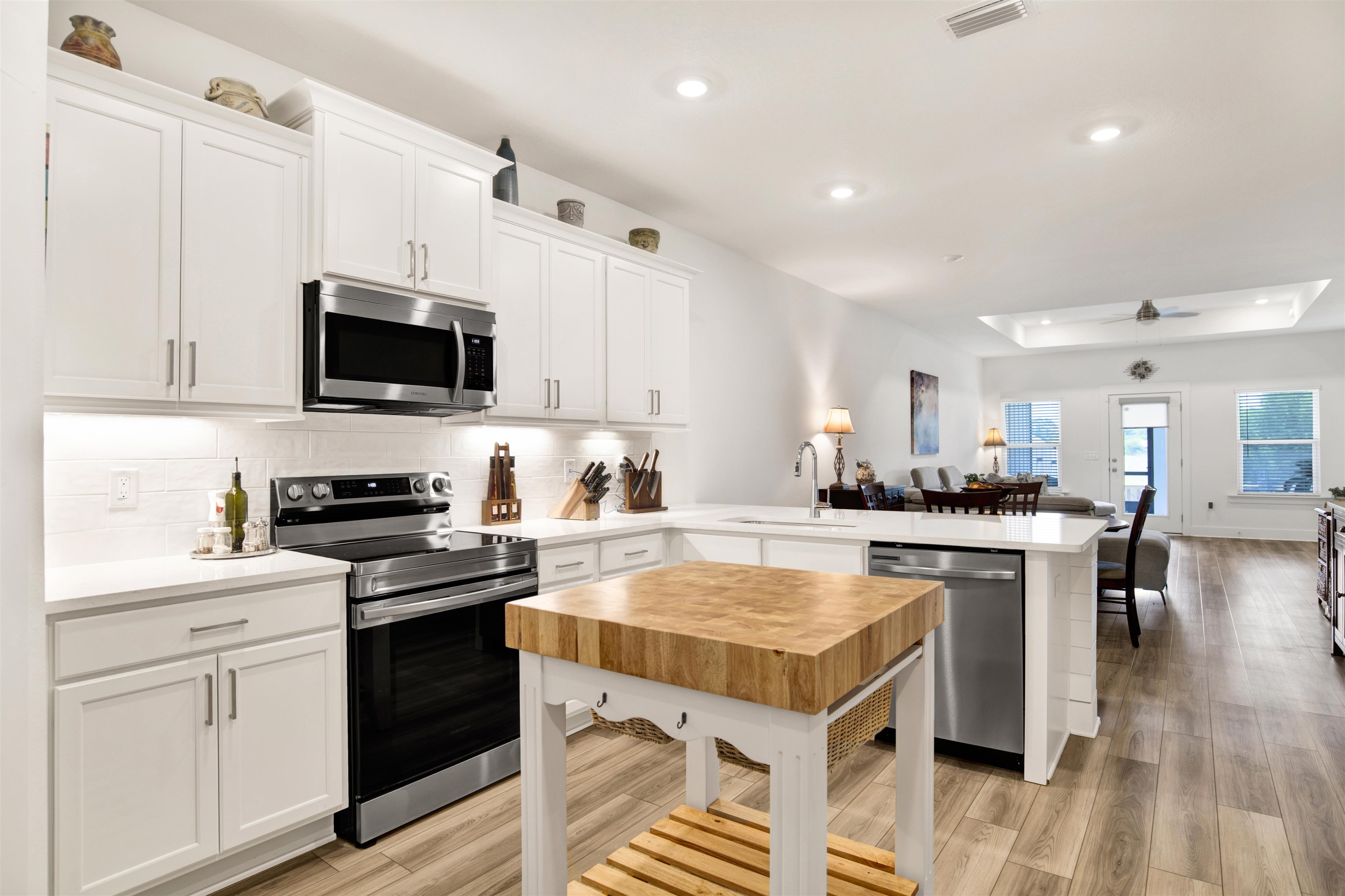 9894 Weller Cove Foley, AL 36535 - Photo 7 of 23 Kitchen