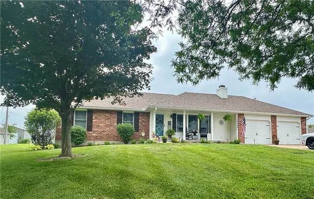$449,000 | 18600 152nd Street, Basehor, KS 66007