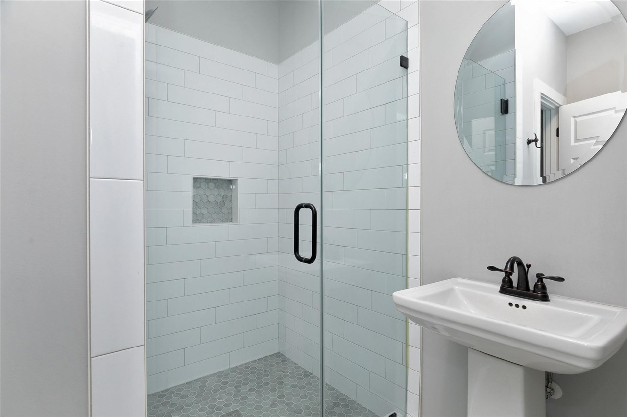 508 Freeman Street Raleigh, NC 27601 - Photo 13 of 29 Bathroom