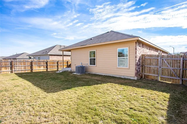 a view of back yard of the house