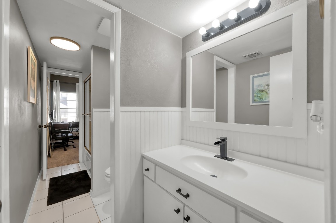 12900 Walden Road, Unit 620 Montgomery, TX 77356 - Photo 11 of 21 a en suite bathroom with a sink a mirror and shower