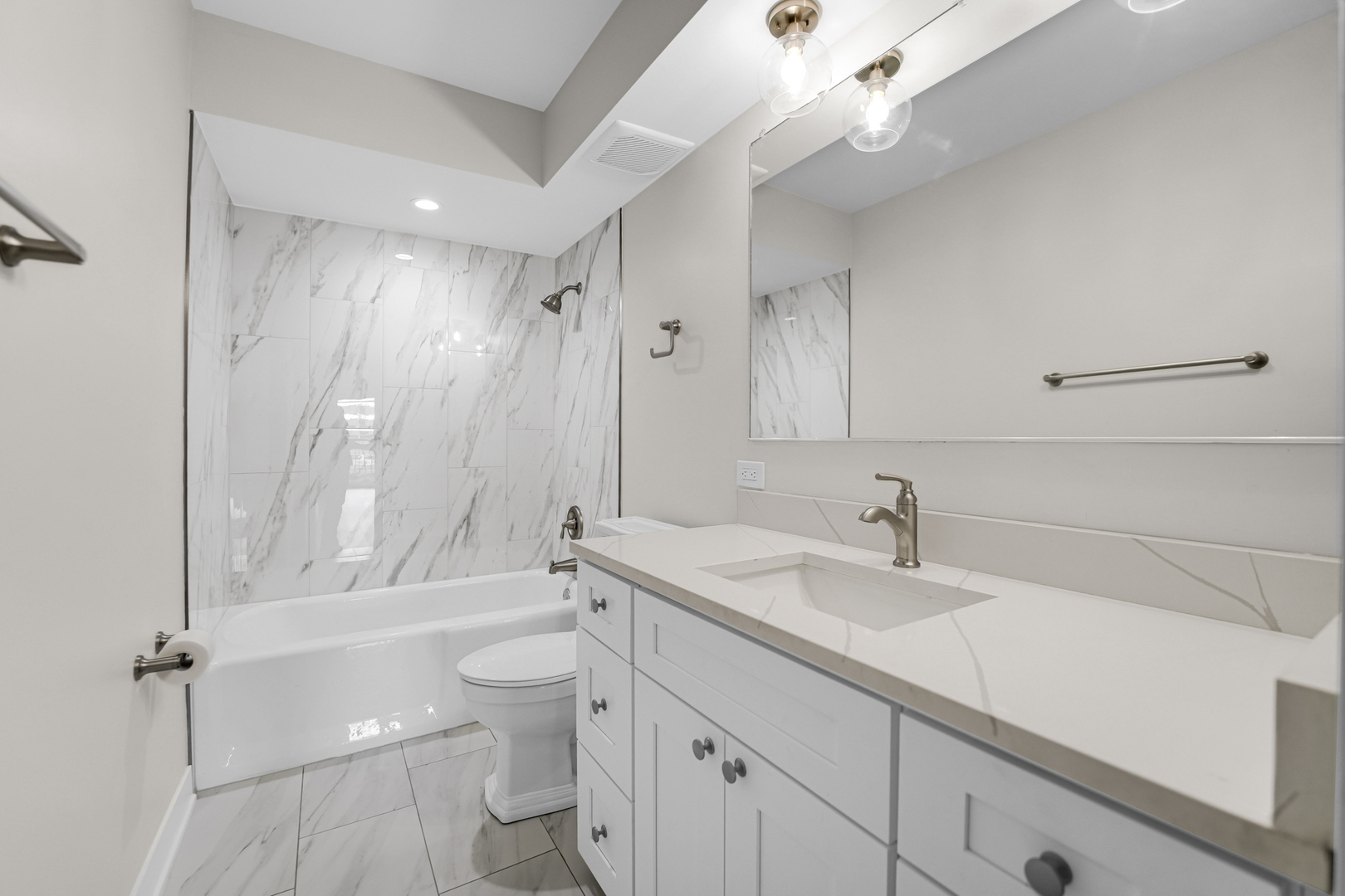 4229 North Keystone Avenue, Unit 3F Chicago, IL 60641 - Photo 6 of 16