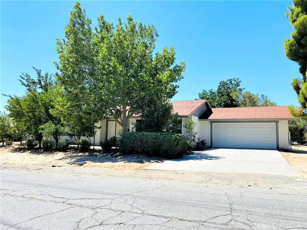 $2,500 | 16716 Stagecoach Avenue, Palmdale, CA 93591