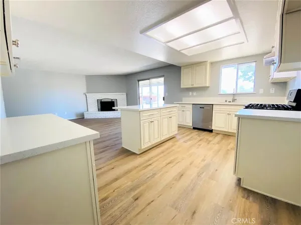 $2,500 | 16716 Stagecoach Avenue, Palmdale, CA 93591