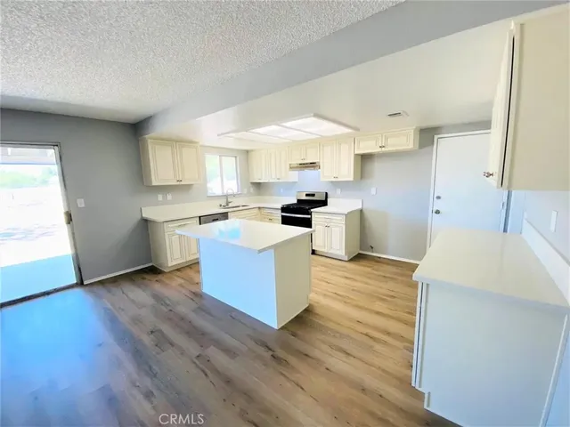 $2,500 | 16716 Stagecoach Avenue, Palmdale, CA 93591