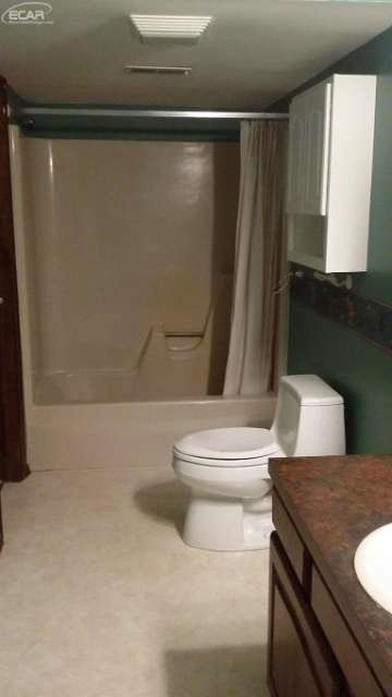 2106 South State Road Davison, MI 48423 - Photo 30 of 31 20439198-29.JPG