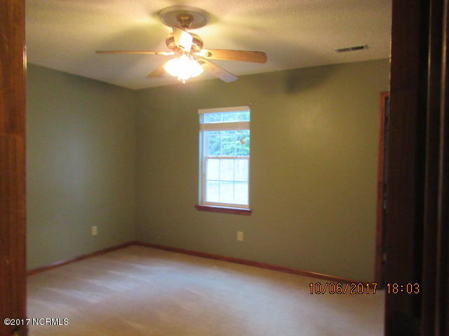 108 Wigeon Road Jacksonville, NC 28540 - Photo 11 of 16 IMG_3154
