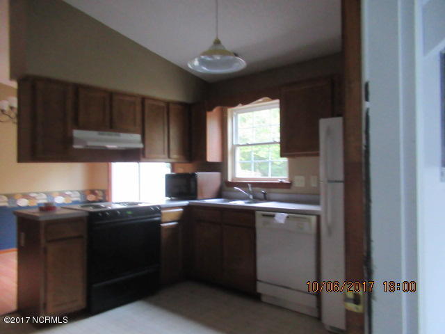 108 Wigeon Road Jacksonville, NC 28540 - Photo 3 of 16 IMG_3134