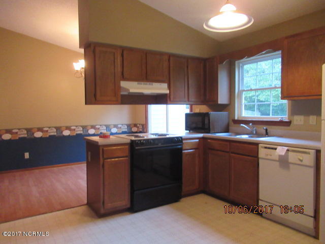 108 Wigeon Road Jacksonville, NC 28540 - Photo 5 of 16 IMG_3169