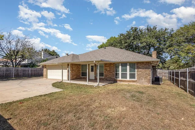 $405,000 | 2008 Oakmeadow Street, Bedford, TX 76021