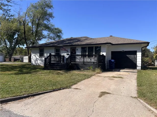 $230,700 | 611 Summit Road, Knob Noster, MO 65336