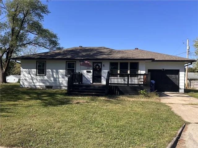 $230,700 | 611 Summit Road, Knob Noster, MO 65336