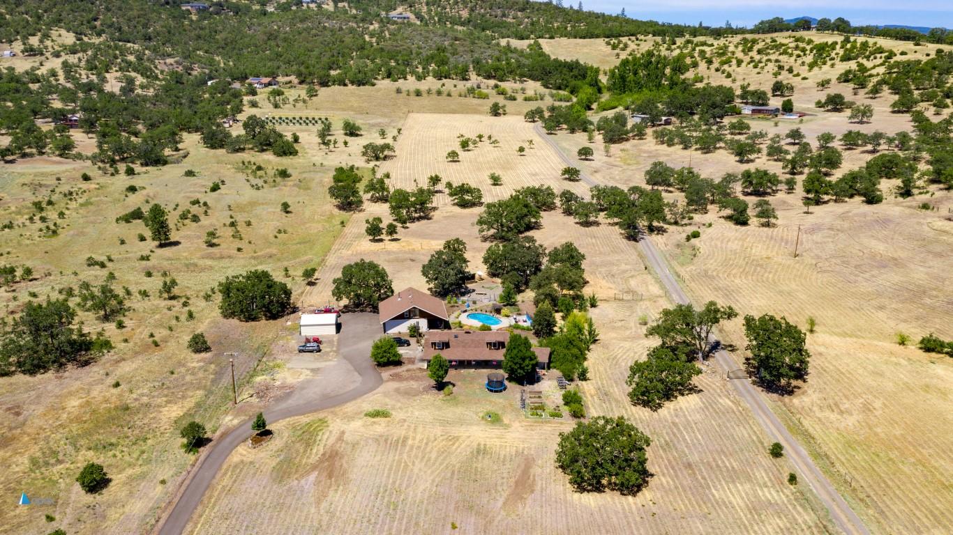 960 West Linn Road Eagle Point, OR 97524 - Photo 58 of 62 05_WLR_5