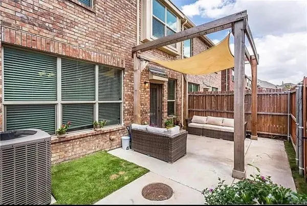 a view of an house with backyard and furniture