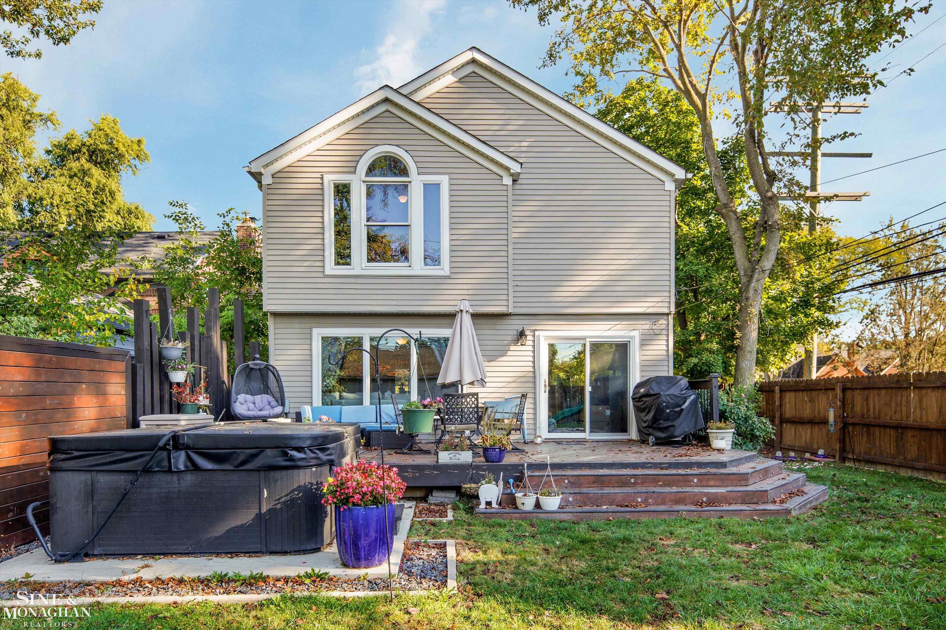 1291 Roslyn Road Grosse Pointe Woods, MI 48236 - Photo 32 of 39
