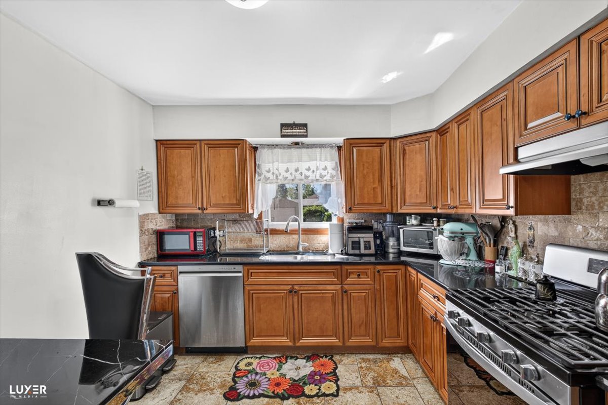 600 West Bob O Link Road Mount Prospect, IL 60056 - Photo 3 of 32
