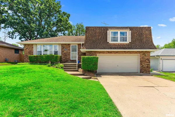 $259,900 | 1302 Jefferson Street, Pekin, IL 61554
