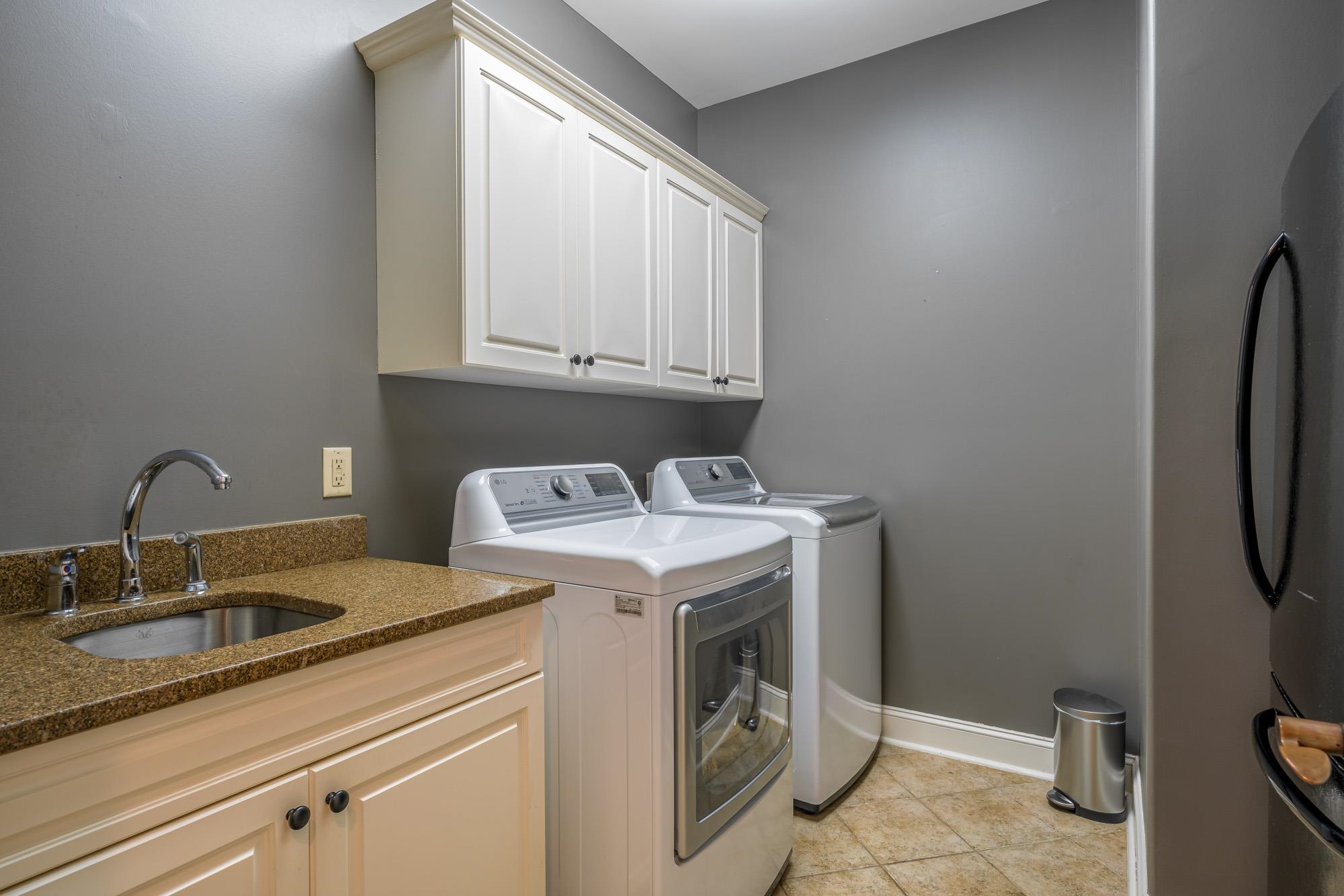 1247 Braywind Drive Collierville, TN 38017 - Photo 20 of 25 a utility room with dryer and washer