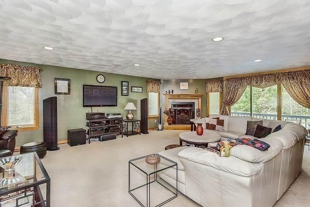 8 McDonald Road Wilmington, MA 01887 - Photo 5 of 38