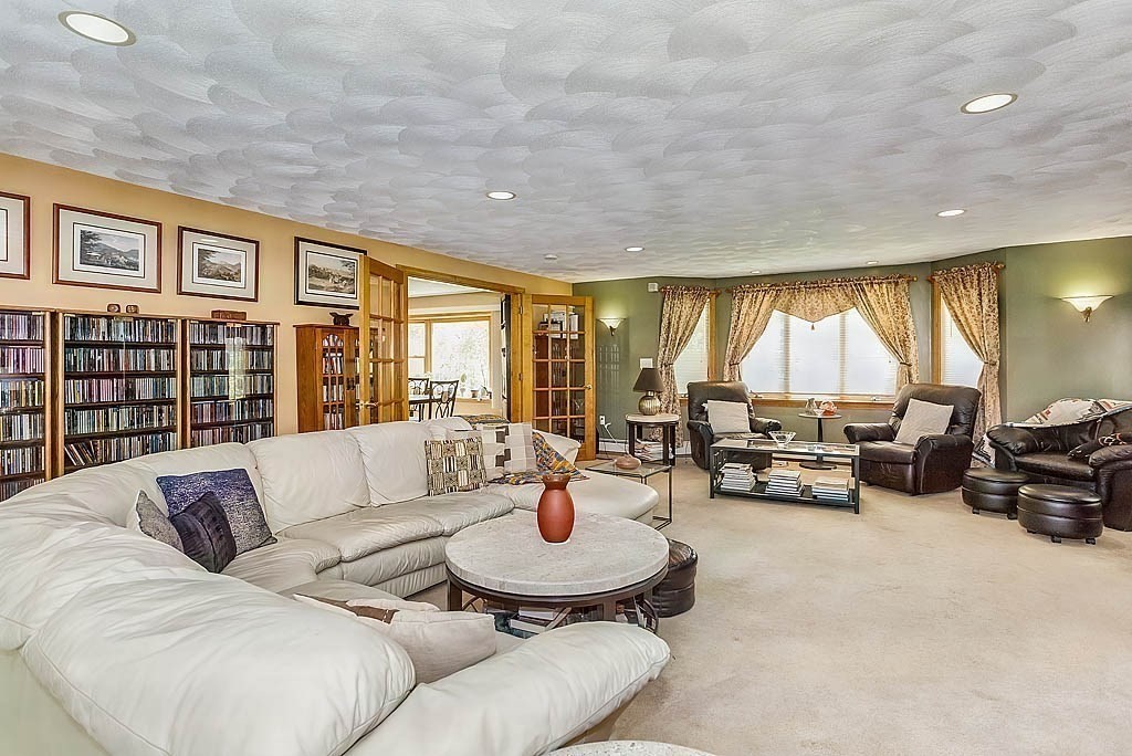 8 McDonald Road Wilmington, MA 01887 - Photo 6 of 38