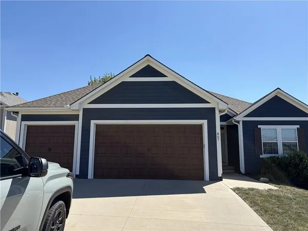 $399,000 | 807 Southwest Mill Creek Court, Grain Valley, MO 64029