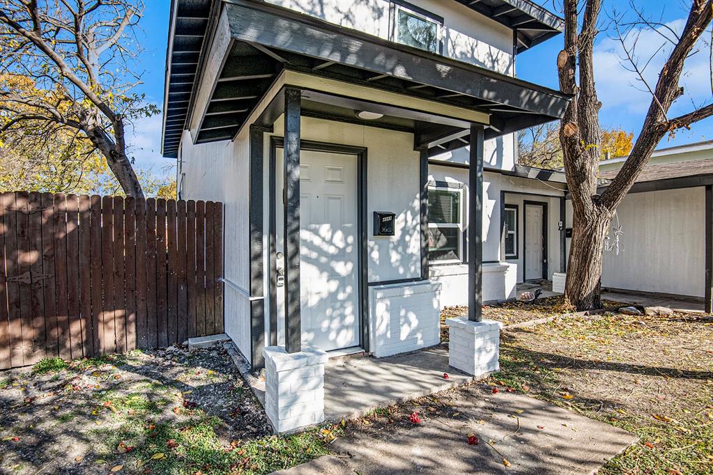 406 Dawson Circle, Unit B Grand Prairie, TX 75051 - Photo 4 of 23