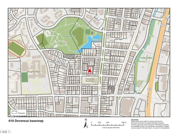 a black and white photo of a living room