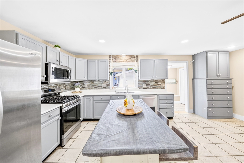 84 Fowler Road Lowell, MA 01854 - Photo 6 of 42