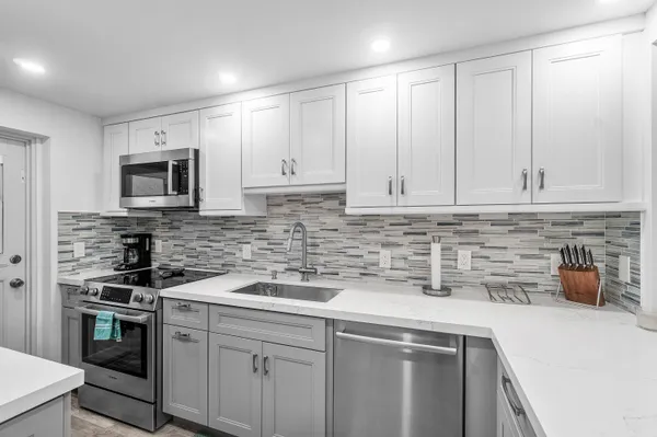 $2,500 | 4502 North Federal Highway, Unit 167H, Lighthouse Point, FL 33064