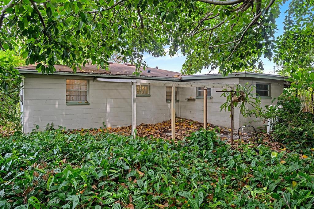 6006 Axelrod Road Tampa, FL 33634 - Photo 39 of 40 Backyard