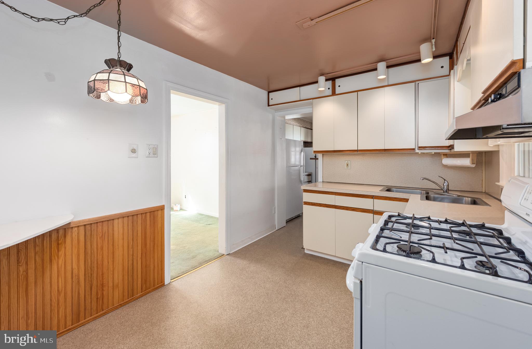 267 Ridgewood Road Springfield, PA 19064 - Photo 14 of 29 Kitchen