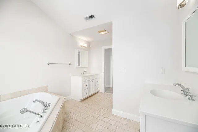 $10,000 | 59 Le Grande Avenue, Unit 7, Greenwich, CT 06830