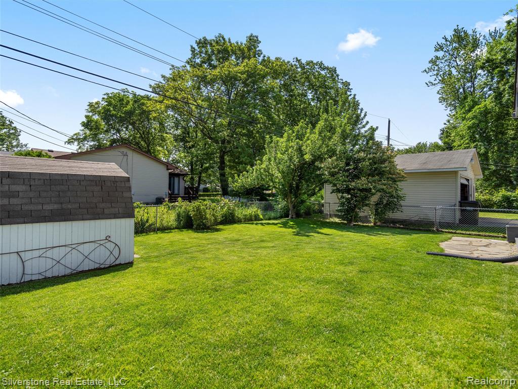 2807 Hartline Drive Rochester Hills, MI 48309 - Photo 28 of 35