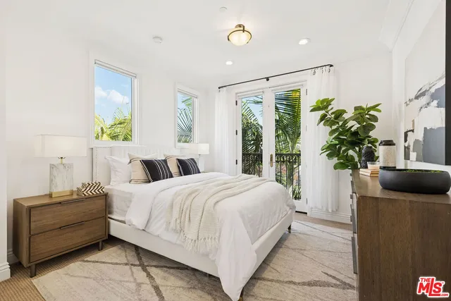 $1,450,000 | 261 South Reeves Drive, Unit PH3, Beverly Hills, CA 90212