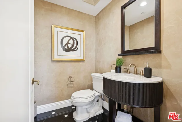 $1,450,000 | 261 South Reeves Drive, Unit PH3, Beverly Hills, CA 90212