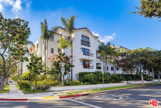 $1,450,000 | 261 South Reeves Drive, Unit PH3, Beverly Hills, CA 90212