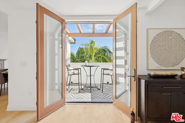 $1,450,000 | 261 South Reeves Drive, Unit PH3, Beverly Hills, CA 90212