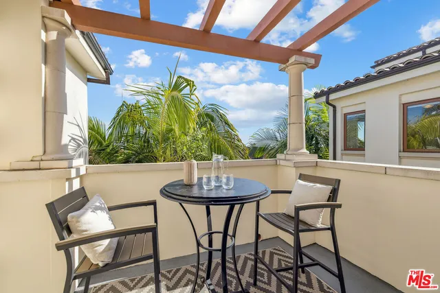 $1,450,000 | 261 South Reeves Drive, Unit PH3, Beverly Hills, CA 90212