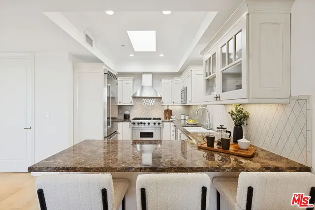 $1,450,000 | 261 South Reeves Drive, Unit PH3, Beverly Hills, CA 90212