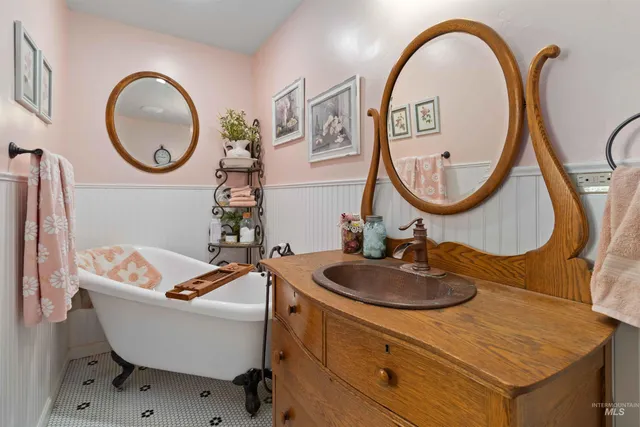 $1,295,000 | 5805 Denver Road, Unit 2, New Plymouth, ID 83655