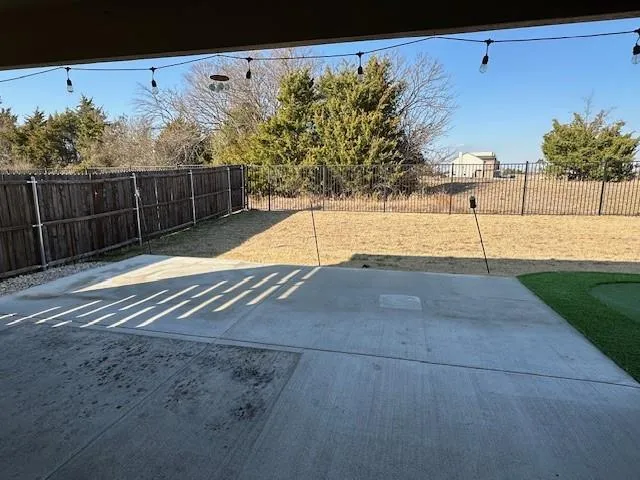 $2,400 | 3924 Sidney Lane, Forney, TX 75126