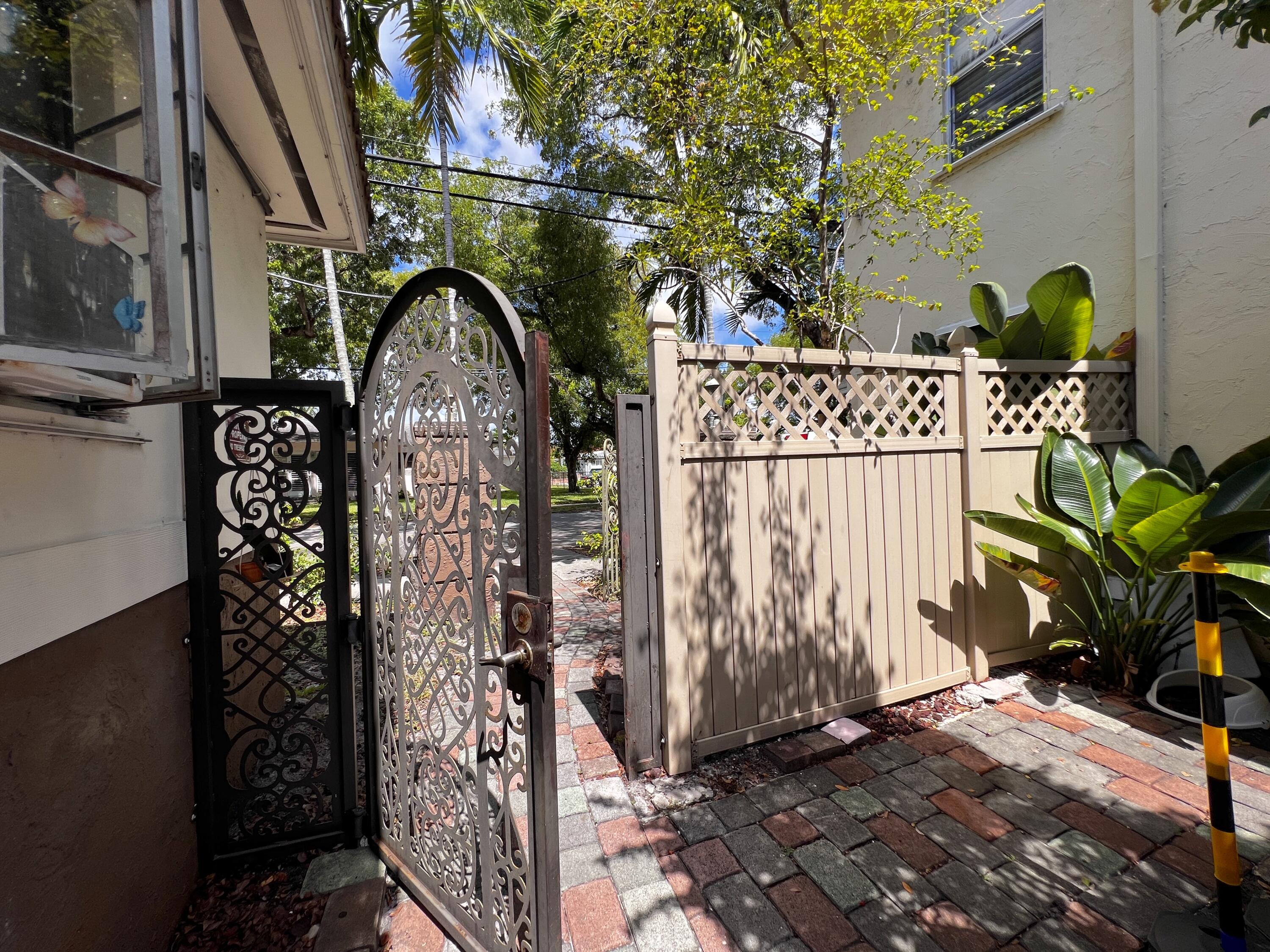 1859 Buchanan Street, Unit 2 Hollywood, FL 33020 - Photo 25 of 28 IMG_6571