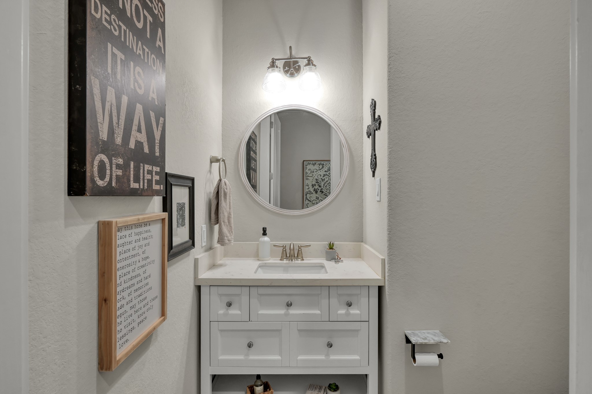 12469 Pebble View Drive Conroe, TX 77304 - Photo 6 of 41 Powder bath