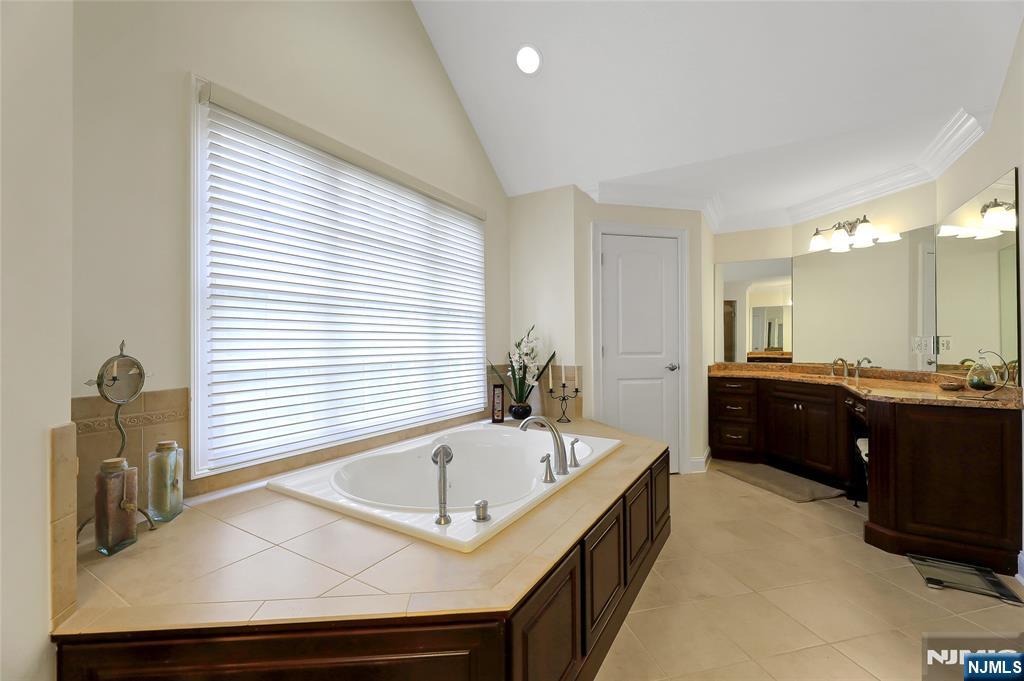22 Meadowlake Drive Mahwah, NJ 07430 - Photo 32 of 39