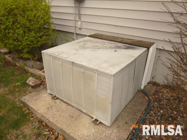 473 West Vine Street Canton, IL 61520 - Photo 5 of 29