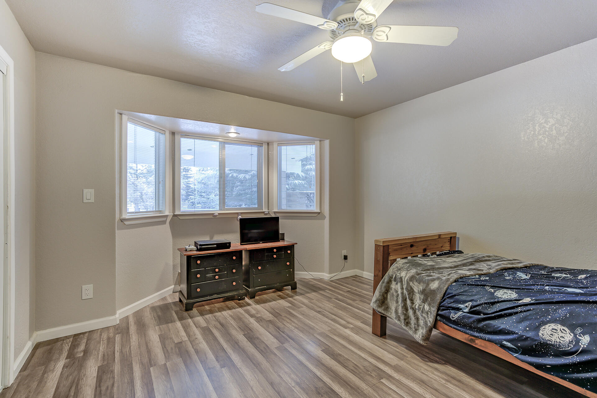 9390 Thatcher Mill Road Shingletown, CA 96088 - Photo 21 of 39 a bedroom with a bed and a window
