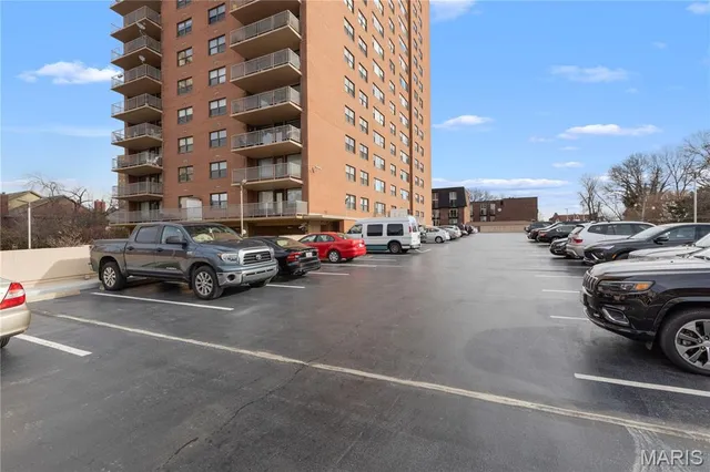 $225,000 | 4466 West Pine Boulevard, Unit 2G, St. Louis, MO 63108