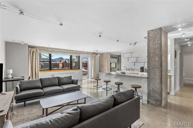 $225,000 | 4466 West Pine Boulevard, Unit 2G, St. Louis, MO 63108