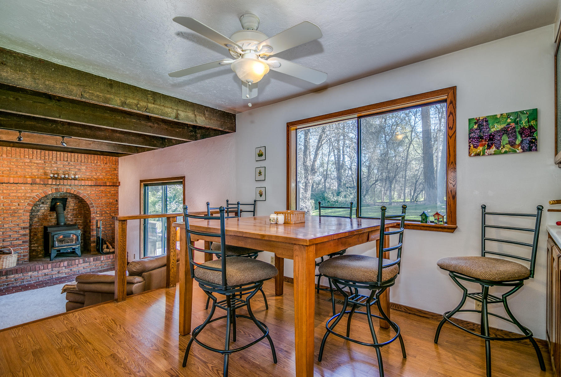 9027 Simmons Road Redding, CA 96001 - Photo 13 of 36 view towards family room