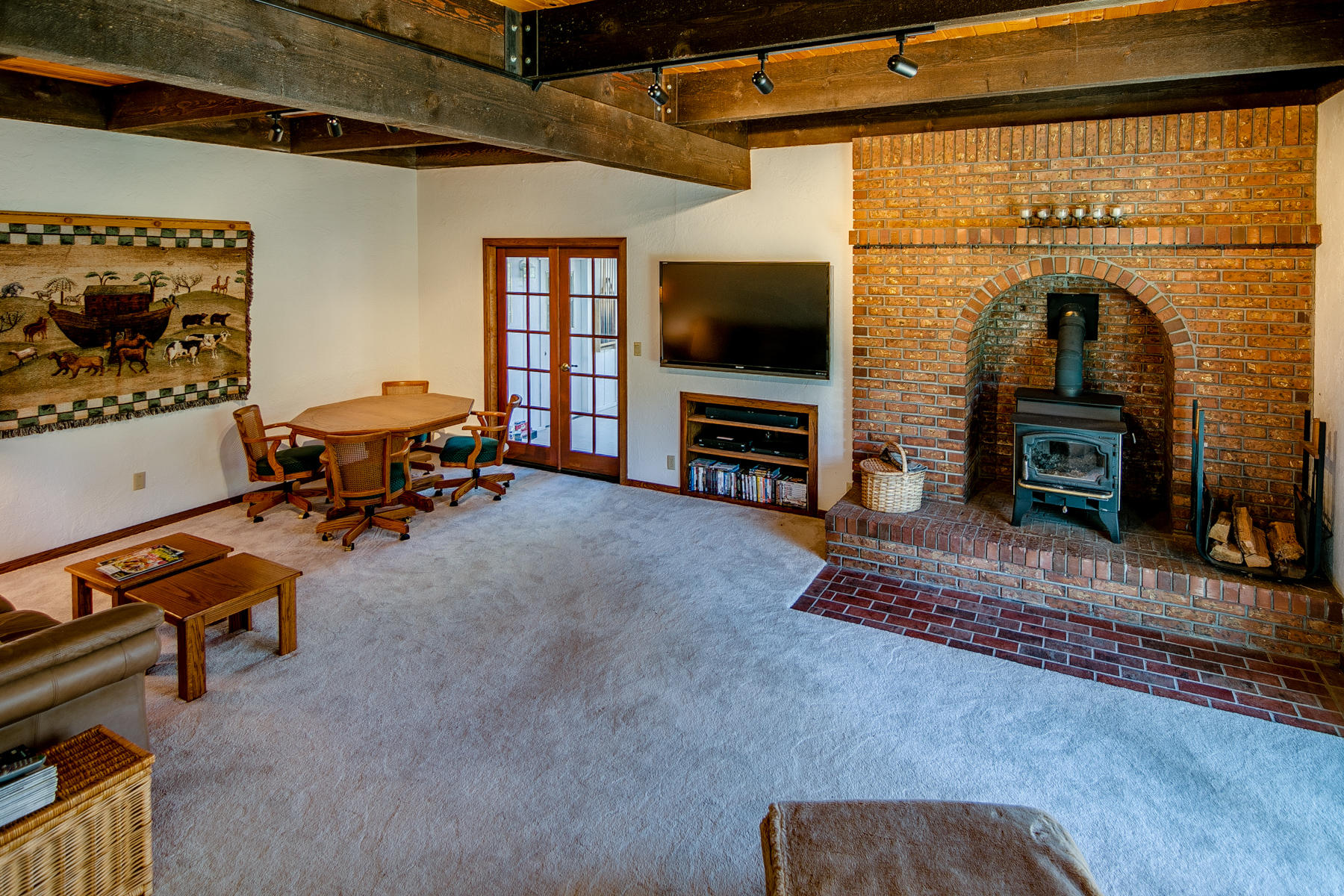 9027 Simmons Road Redding, CA 96001 - Photo 17 of 36 focal point.
